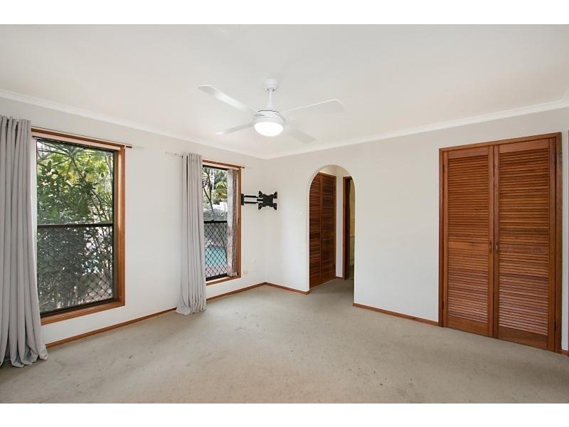 15 Foothill Street, Elanora QLD 4221