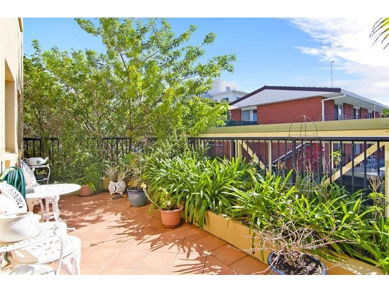 4/5 Tarni Avenue, Palm Beach QLD 4221