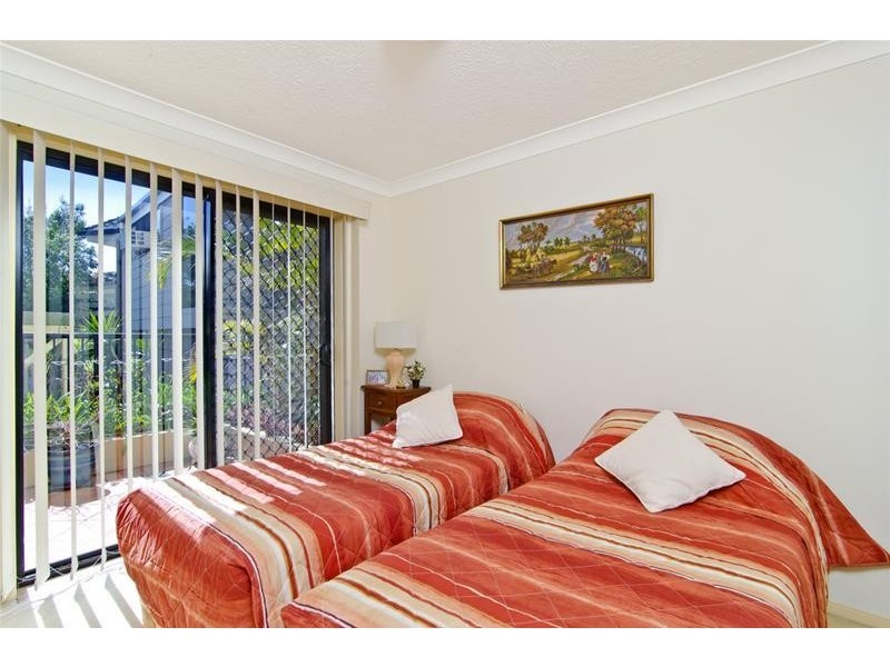 4/5 Tarni Avenue, Palm Beach QLD 4221