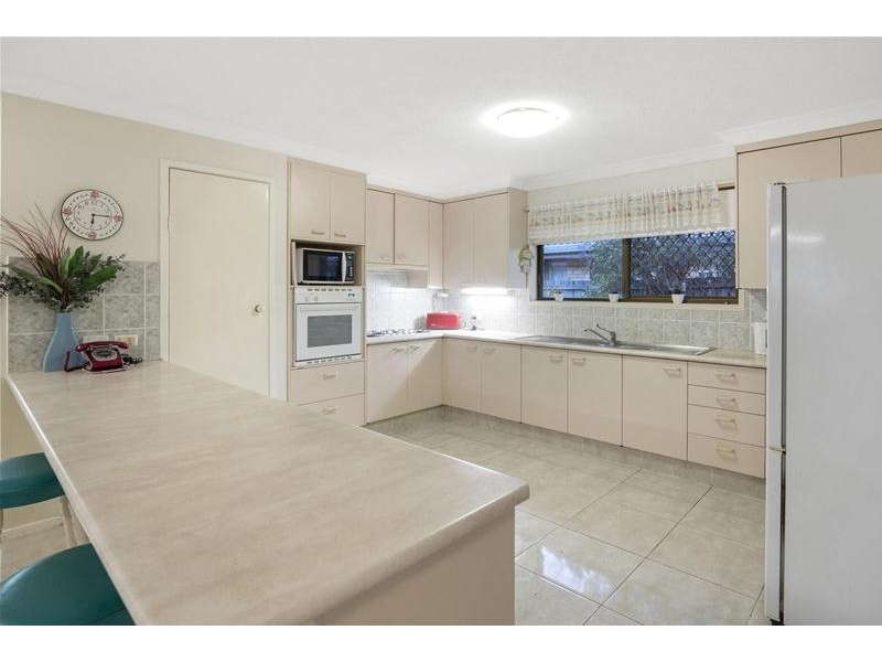 16 Sequoia Close, Elanora QLD 4221