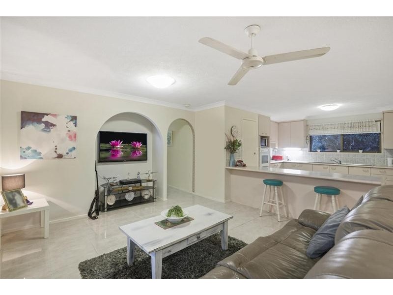 16 Sequoia Close, Elanora QLD 4221