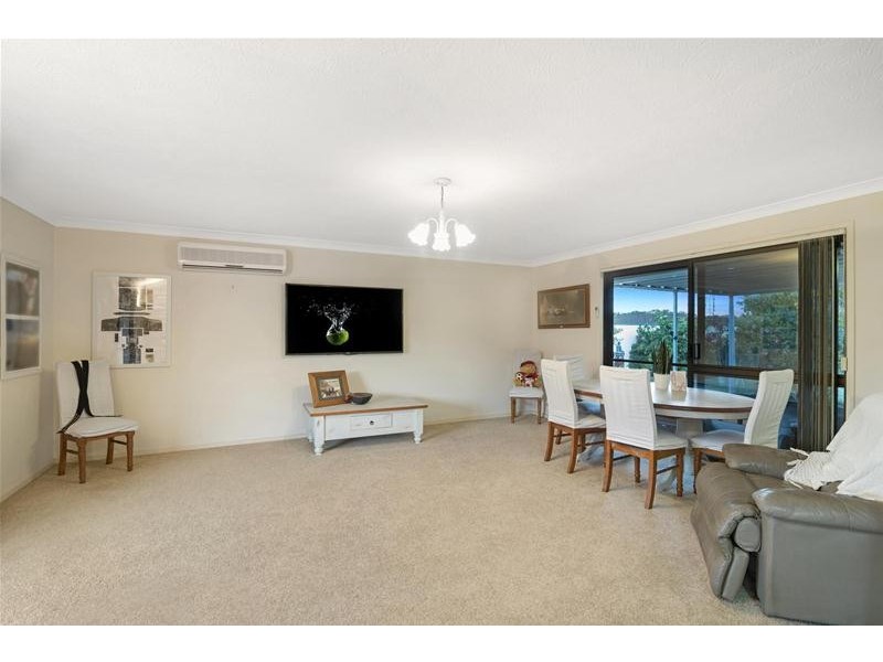 16 Sequoia Close, Elanora QLD 4221