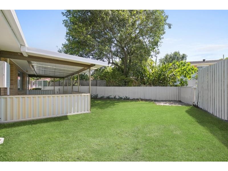 17 Cairns Avenue, Palm Beach QLD 4221