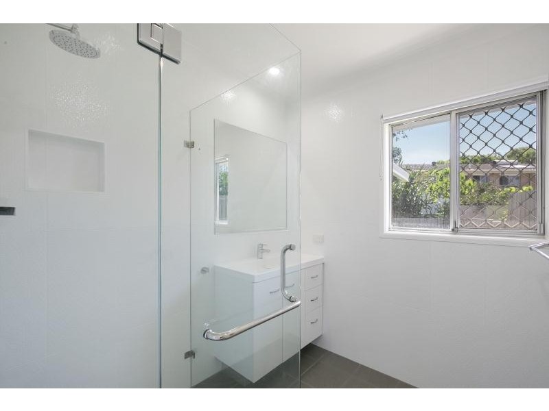 17 Cairns Avenue, Palm Beach QLD 4221