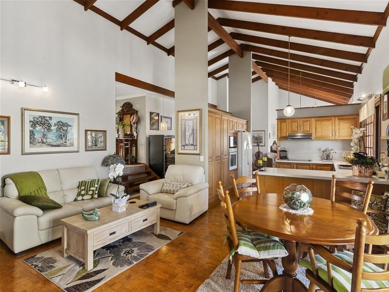 23 Crest Drive, Elanora QLD 4221