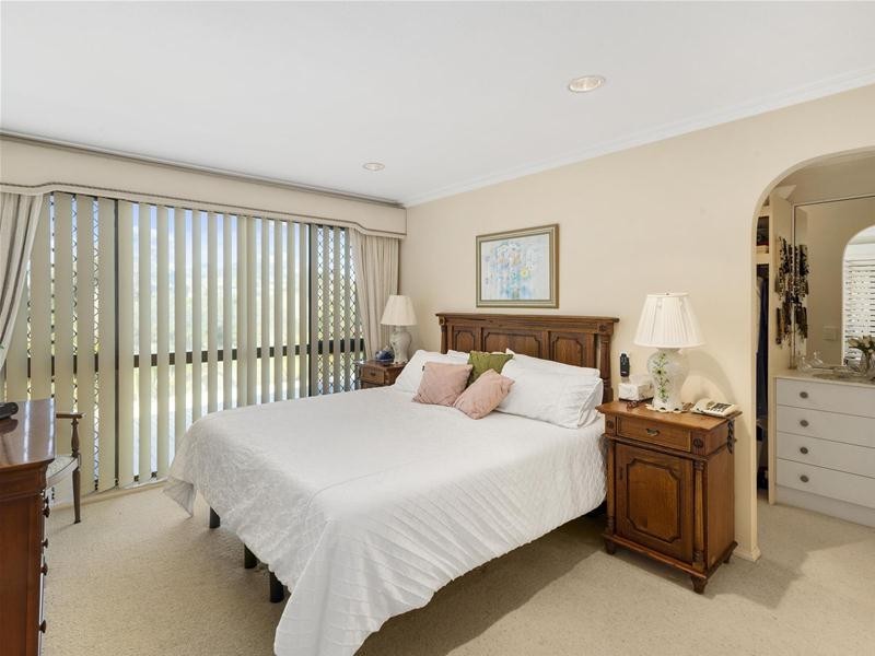 23 Crest Drive, Elanora QLD 4221