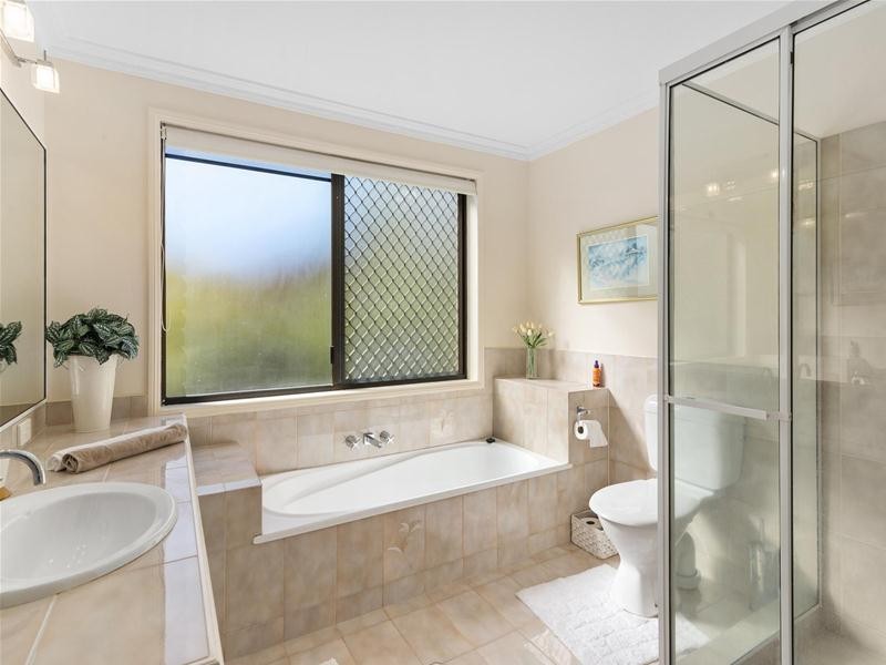 23 Crest Drive, Elanora QLD 4221