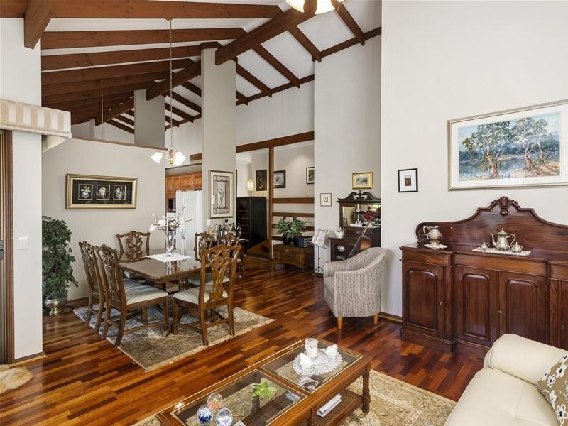 23 Crest Drive, Elanora QLD 4221