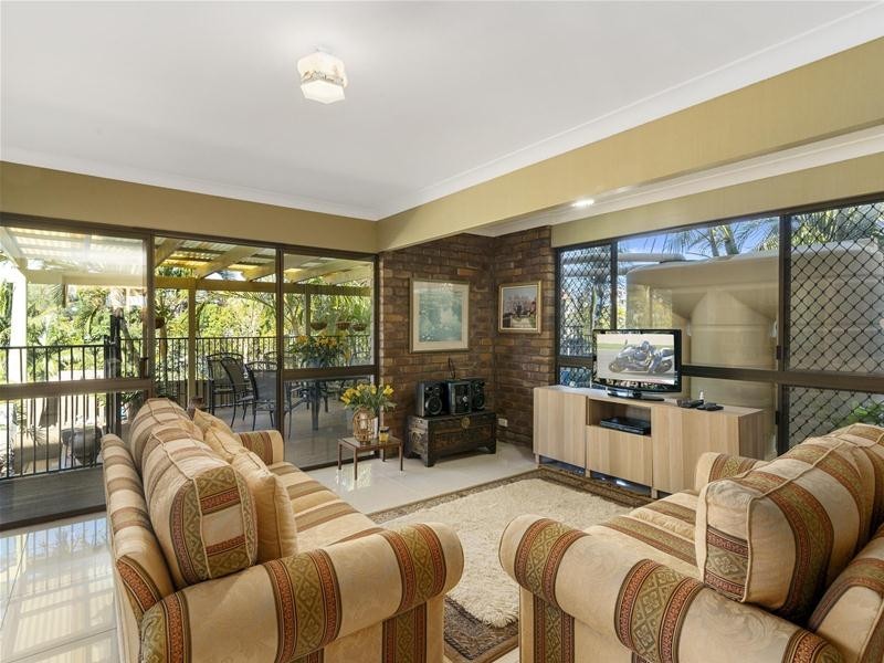 23 Crest Drive, Elanora QLD 4221