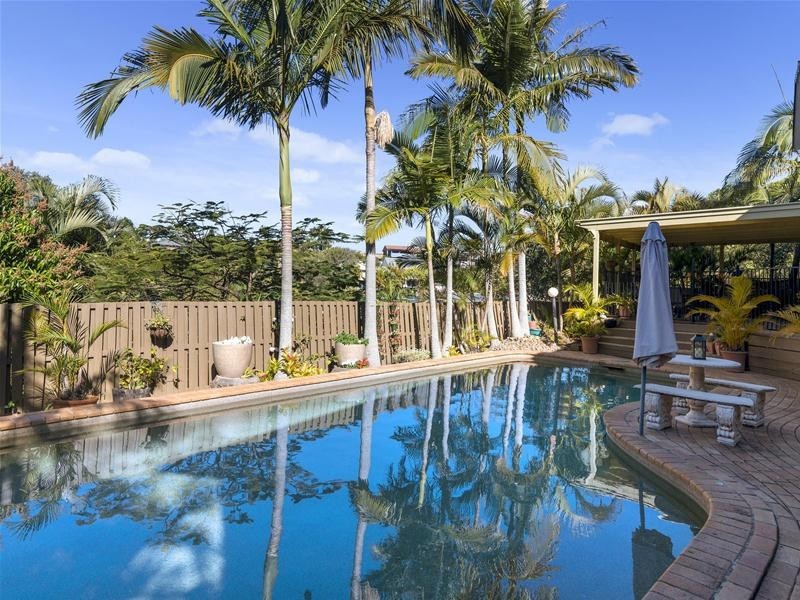 23 Crest Drive, Elanora QLD 4221