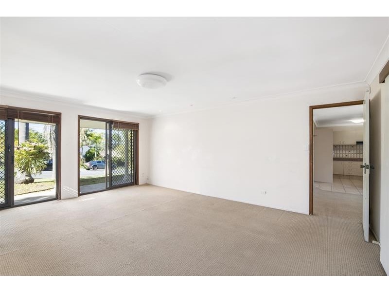 8 Ballidu Close, Elanora QLD 4221