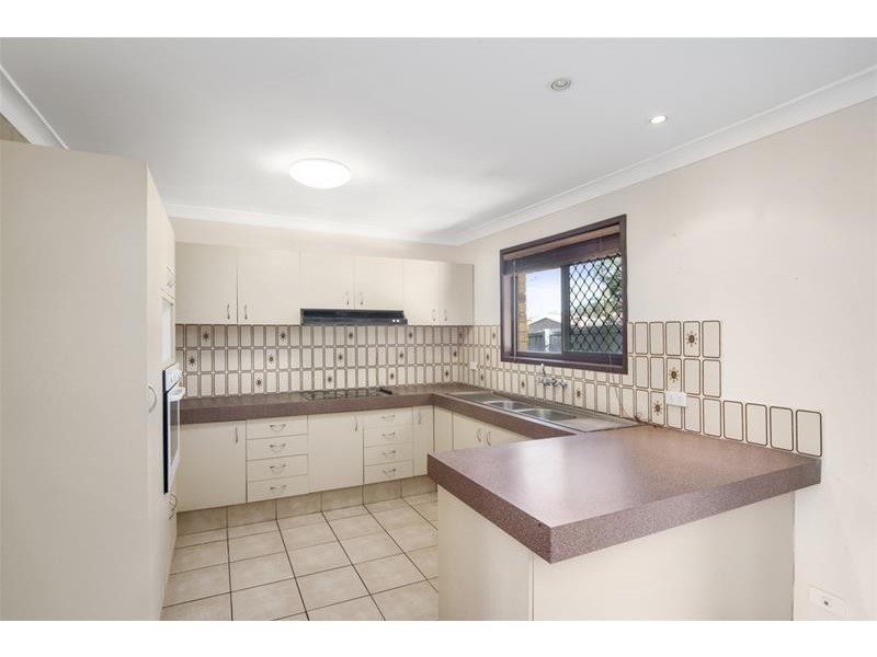 8 Ballidu Close, Elanora QLD 4221