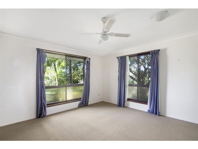 8 Ballidu Close, Elanora QLD 4221