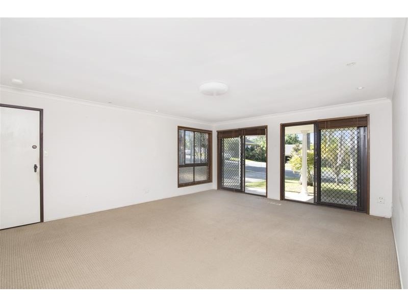 8 Ballidu Close, Elanora QLD 4221