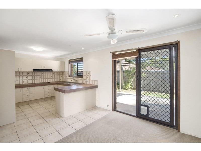 8 Ballidu Close, Elanora QLD 4221