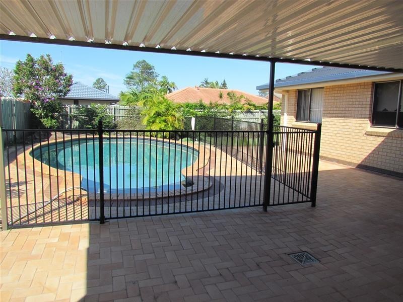 14 Foreshore Close, Elanora QLD 4221