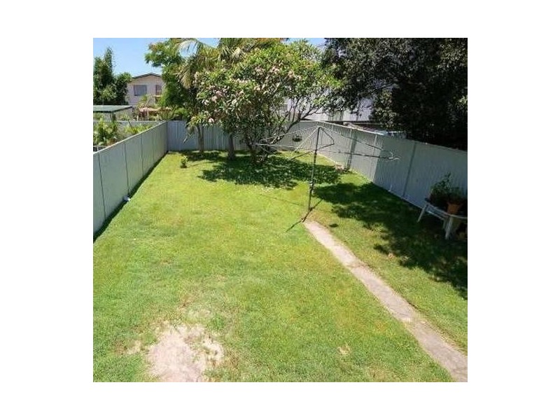 24 Sixth Avenue, Palm Beach QLD 4221