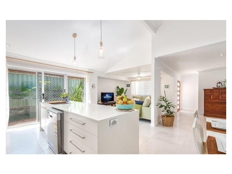 2/25 Walker  Avenue, Palm Beach QLD 4221