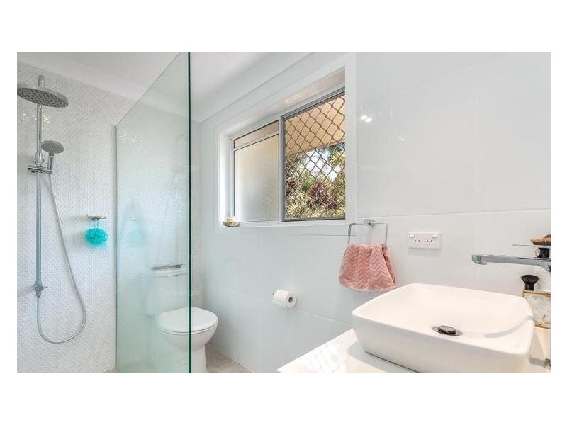 2/25 Walker  Avenue, Palm Beach QLD 4221