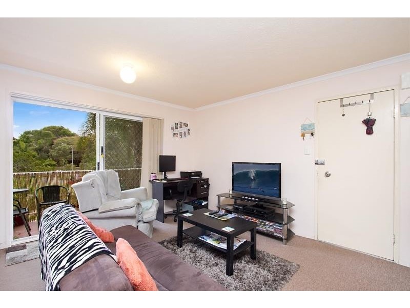 4/5 Rolan  Court, Palm Beach QLD 4221