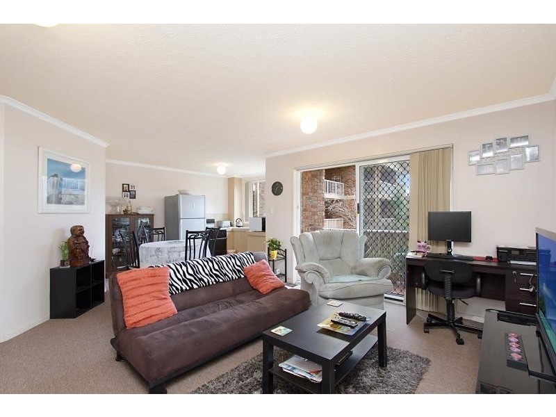 4/5 Rolan  Court, Palm Beach QLD 4221