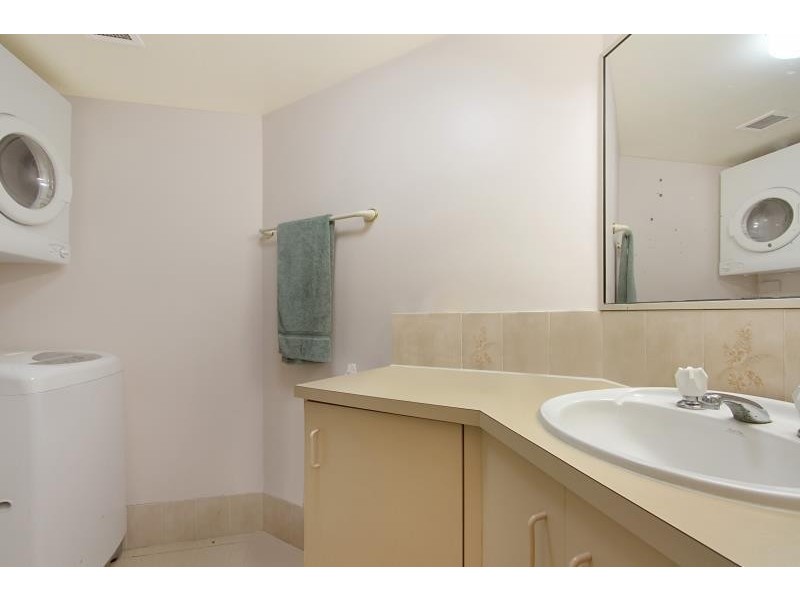 4/5 Rolan  Court, Palm Beach QLD 4221