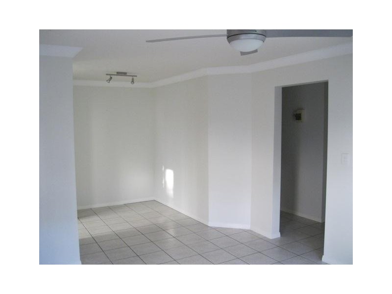 2/1 Rolan Court, Palm Beach QLD 4221