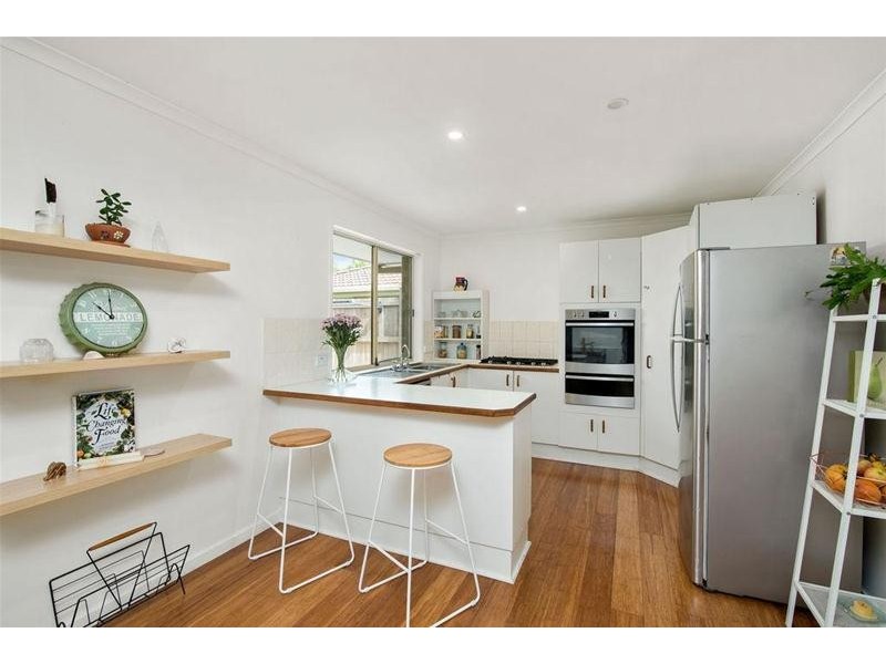 10 Southlake Drive, Varsity Lakes QLD 4227