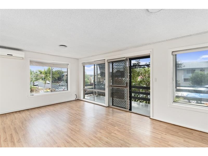 3/2 Twenty Sixth Avenue, Palm Beach QLD 4221