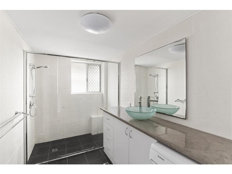 3/2 Twenty Sixth Avenue, Palm Beach QLD 4221