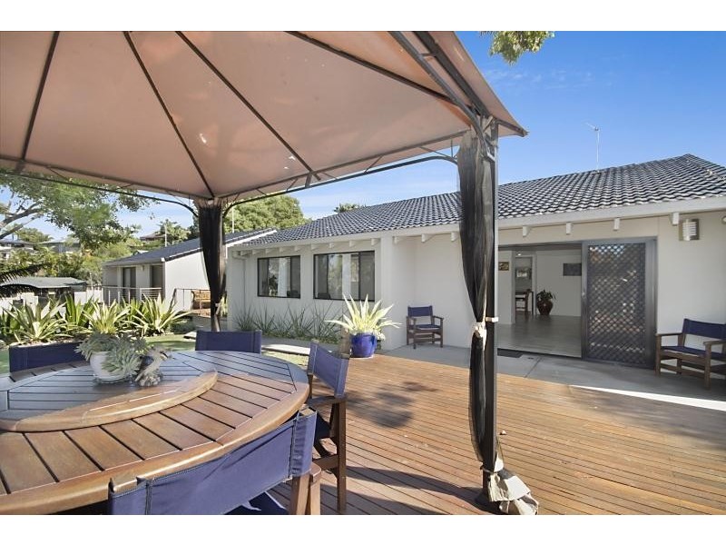 121 K P McGrath Drive, Elanora QLD 4221