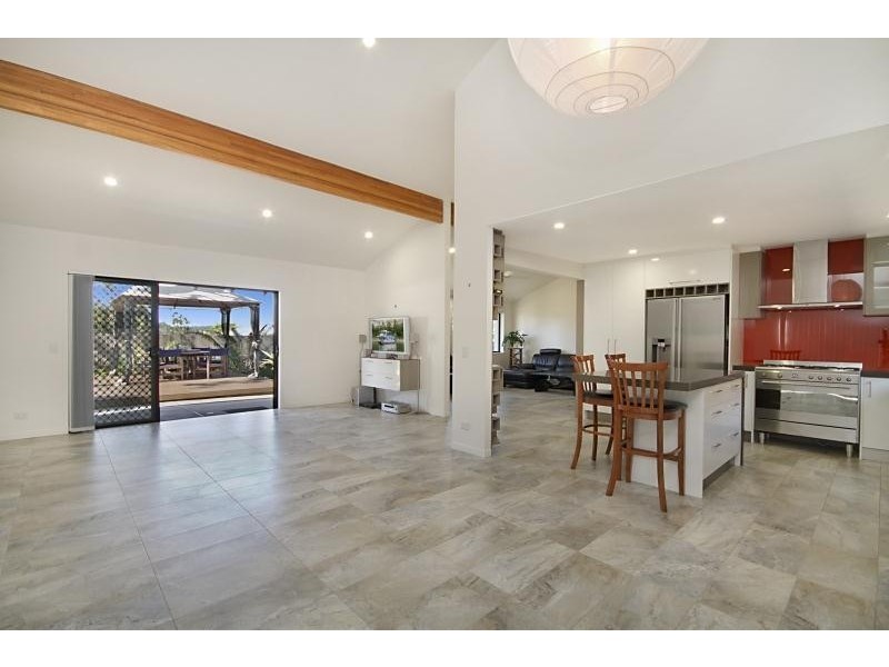 121 K P McGrath Drive, Elanora QLD 4221