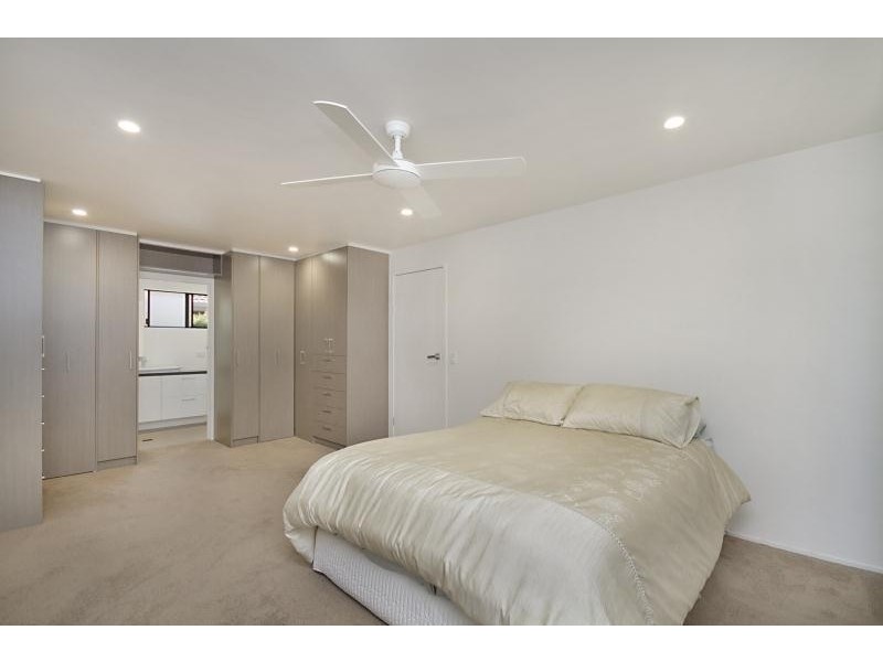 121 K P McGrath Drive, Elanora QLD 4221