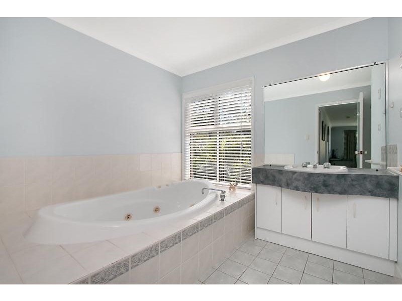 11 Forest Court, Elanora QLD 4221