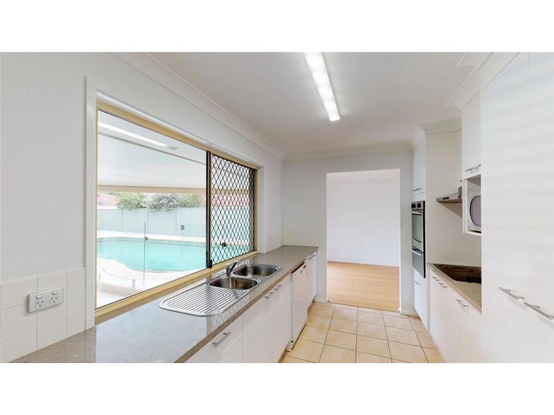 58  Avocado  Street, Elanora QLD 4221