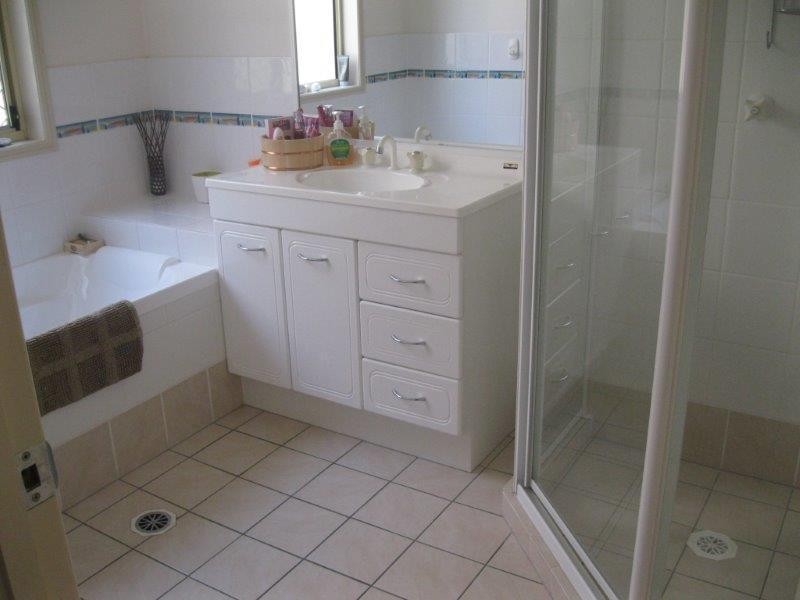 18 Laurina Court, Elanora QLD 4221