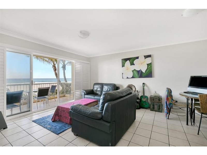 2/2 Seventeenth Avenue, Palm Beach QLD 4221