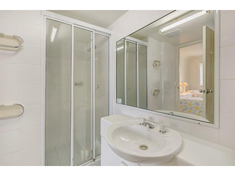 2/2 Seventeenth Avenue, Palm Beach QLD 4221