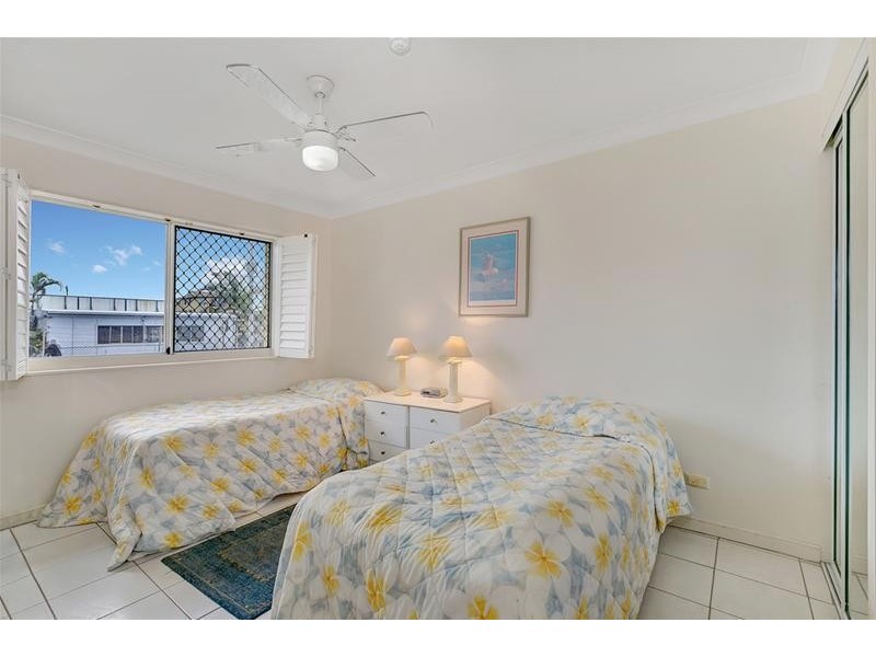 2/2 Seventeenth Avenue, Palm Beach QLD 4221