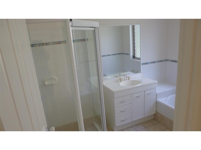 41 Hibertia Avenue, Elanora QLD 4221