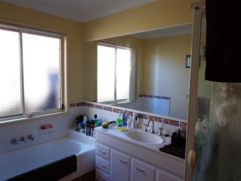 23 Tussock Crescent, Elanora QLD 4221