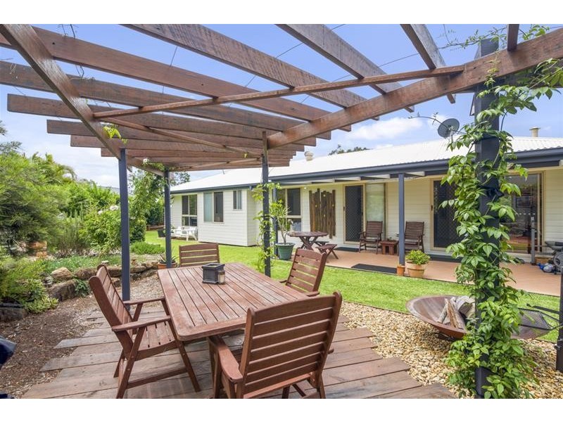 6 Calcita Avenue, Elanora QLD 4221