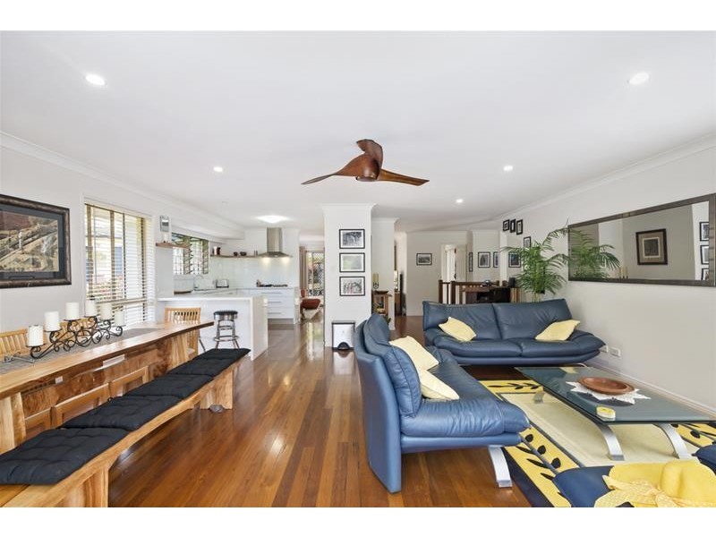 6 Calcita Avenue, Elanora QLD 4221