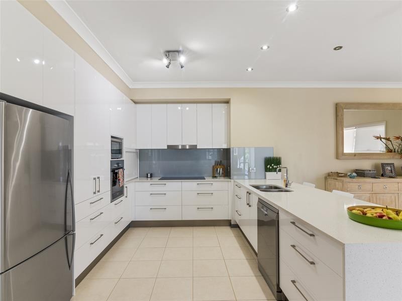 13 Tussock Crescent, Elanora QLD 4221