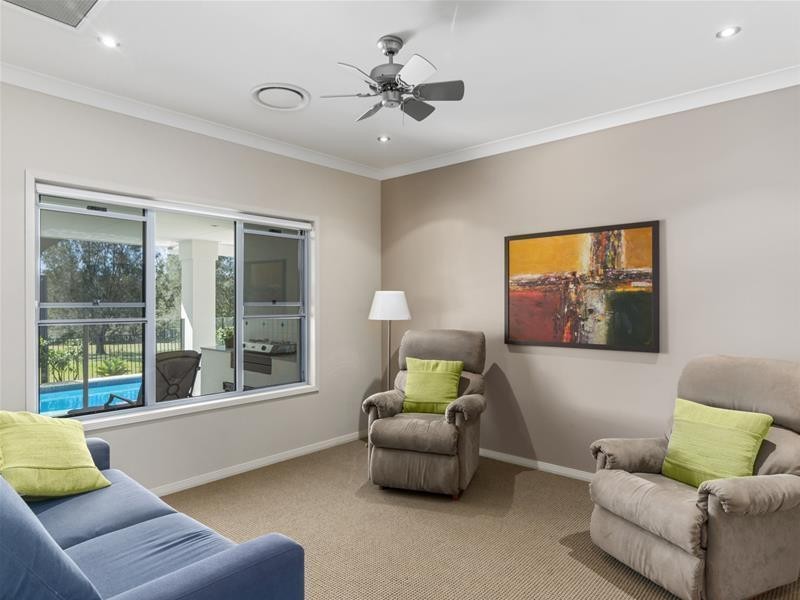 13 Tussock Crescent, Elanora QLD 4221