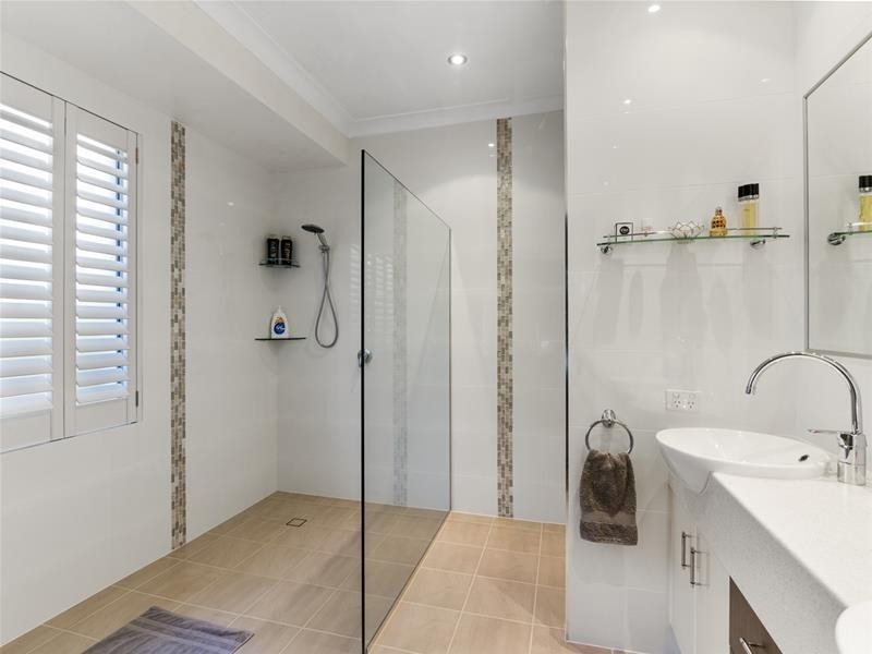 13 Tussock Crescent, Elanora QLD 4221