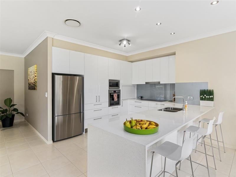 13 Tussock Crescent, Elanora QLD 4221