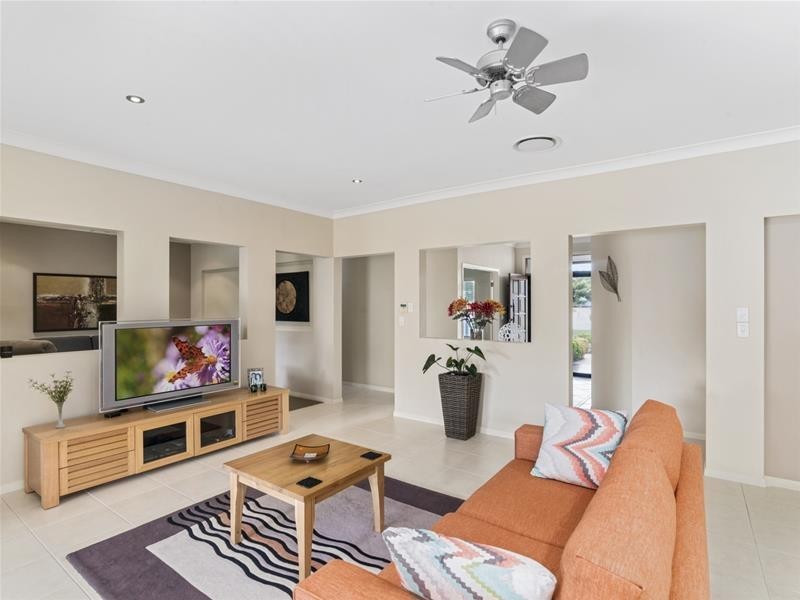 13 Tussock Crescent, Elanora QLD 4221