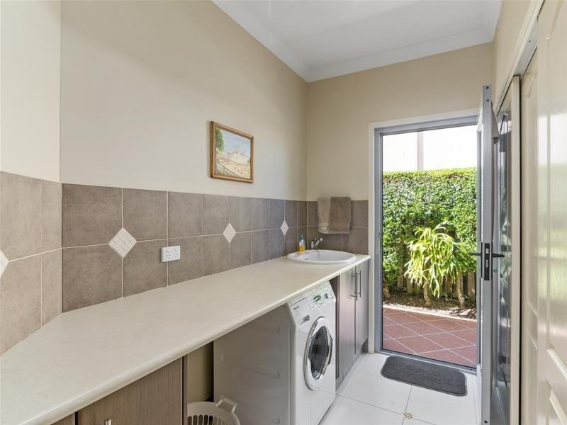 13 Tussock Crescent, Elanora QLD 4221