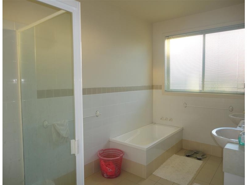 20 Illinois Court, Varsity Lakes QLD 4227